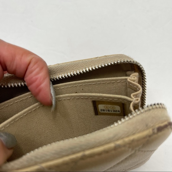 CHANEL Quilted Zip Around Coin Purse - Picture 4 of 16